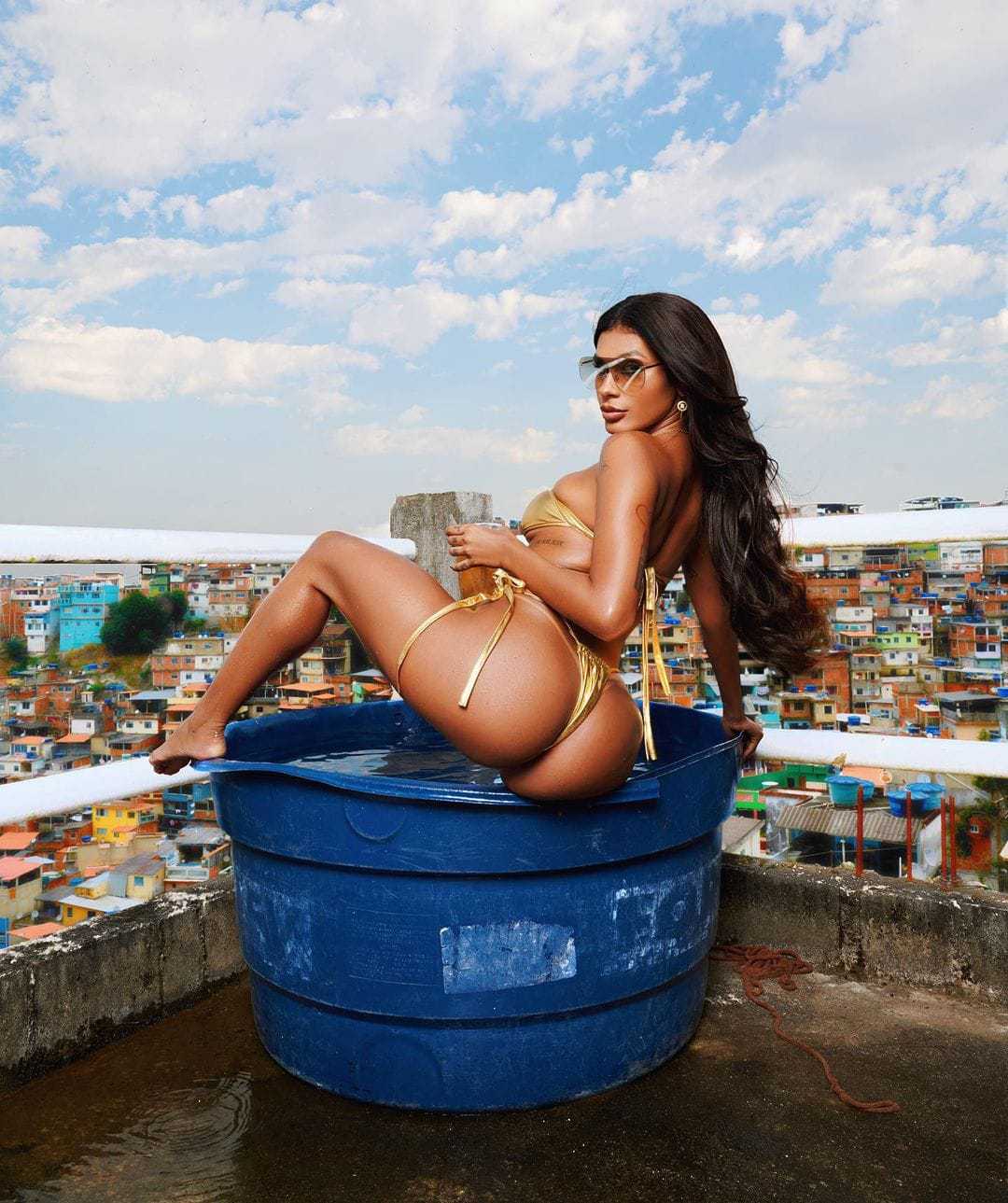 Pocah Escolhe O Vidigal, A Favela Da Paz, Como Cenário Para Seu Novo Clipe